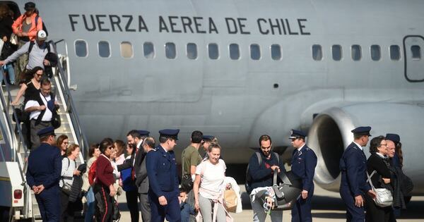 La Nación / Desde El Líbano llega a Chile el primer contingente de ciudadanos sudamericanos evacuados