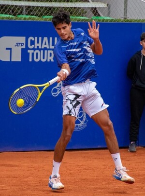 Dani Vallejo venció al peruano Bueno en tres sets