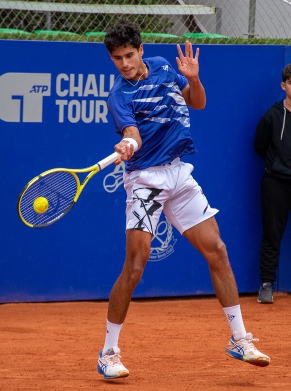 Dani Vallejo venció al peruano Bueno en tres sets