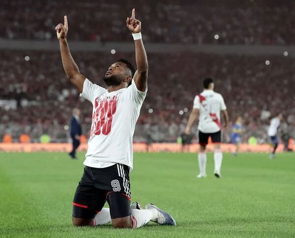 Denuncian al delantero de River, Miguel Borja, por maltrato infantil