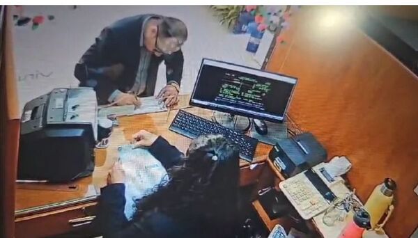 (VIDEO). Así cobraron el cheque del Banco Nacional de Fomento emitido por la ANDE