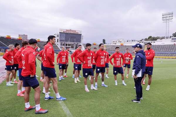 La Albirroja en Ecuador: El equipo en aquello de “Quito y pongo” - Fútbol - ABC Color