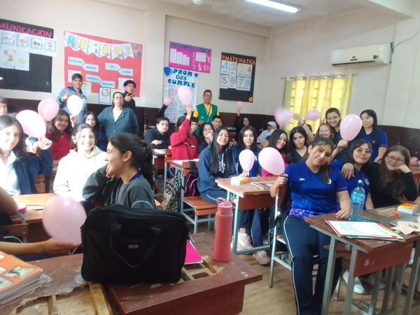 Promueven la salud en el marco de Octubre Rosa en la Escuela 8 de Diciembre