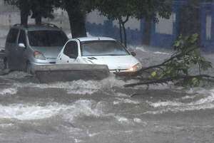 Estas son las líneas de grúas gratuitas en días de lluvia en Asunción - Nacionales - ABC Color
