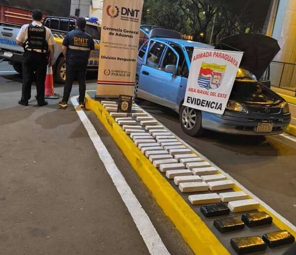 Abandonan auto cargado con 110 kilogramos de marihuana en zona primaria de Ciudad del Este - ABC en el Este - ABC Color