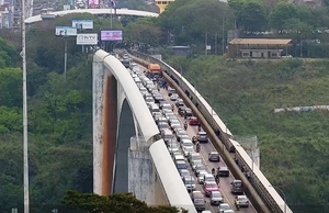La Cámara de Comercio Paraguay-Brasil advierte sobre crisis sobre flujo de cargas - La Clave