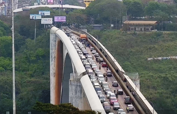 La Cámara de Comercio Paraguay-Brasil advierte sobre crisis sobre flujo de cargas - La Clave