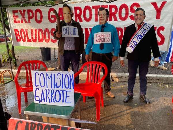 Protestan con la parodia Expo Garroteros y Boludos Transparentes - Política - ABC Color