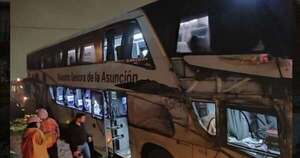Diario HOY | Bus de larga de distancia con 50 pasajeros sufre accidente en Caacupé