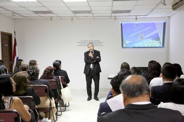 Magistrados y catedráticos extranjeros se interiorizaron del Museo de la Justicia