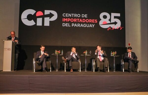 Ministro destaca esfuerzos para reducir costos en la gestión pública para impulsar el comercio - .::Agencia IP::.