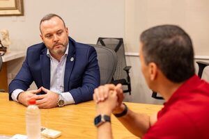 Peña se interioriza sobre desafíos climáticos durante reunión con ministro del Ambiente - .::Agencia IP::.
