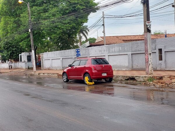 Cuidado con el cepo!!. Mal estacionamiento ya afectó a varios conductores » San Lorenzo PY