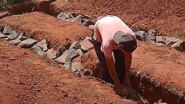 Construyeron una casa en su terreno, por equivocación