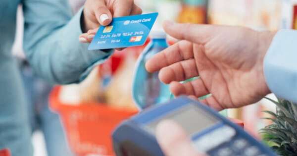La Nación / Uso de tarjetas de crédito alcanza niveles récord: saldo contable creció un 15,8 %