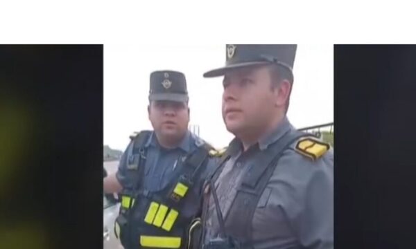 (VIDEO)Agente de la Patrulla Caminera denunciado por pegar con una madera a paciente oncológico
