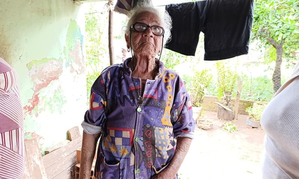 Temporal deja en ruinas hogar de abuelita en barrio Santa Lucía y vecinas se unen para ayudarla - OviedoPress