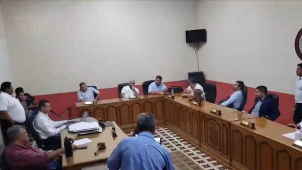 Escrachadores dan ultimátum a concejales municipales de Concepción