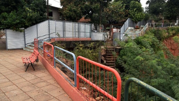 Concejales de Asunción buscan declarar emergencia ante riesgo de derrumbe en mirador