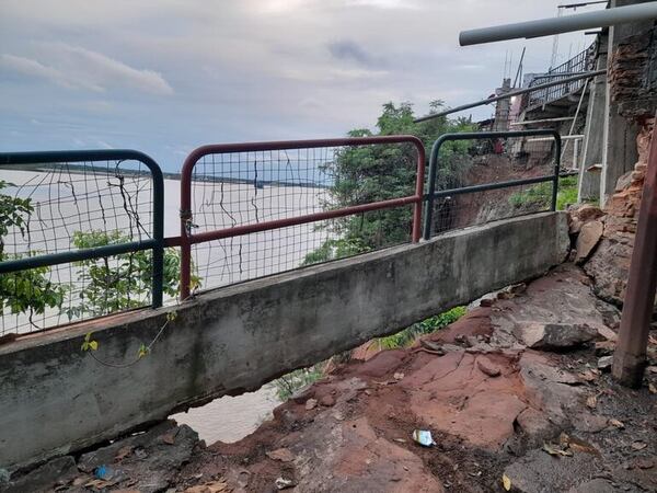 Ante riesgo de derrumbe, “Nenecho” declararía emergencia en Itapytãpunta - Nacionales - ABC Color