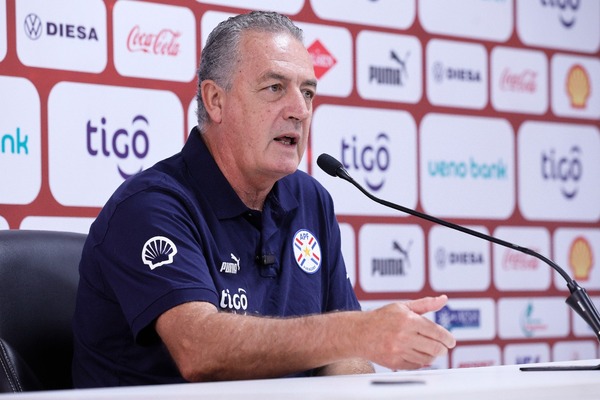 Gustavo Alfaro: "yo quería recuperar el ADN del fútbol paraguayo que lo llevó a buenos lugares - trece