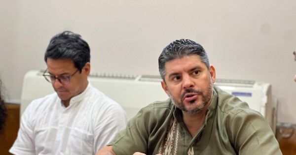 Nenecho pide ayuda a Santi ante el potencial derrumbe de Itapytãpunta y en medio de la presión de la Junta