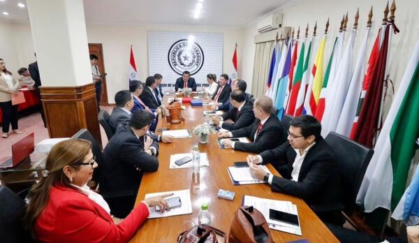 Gobernadores del Paraguay rechazan declaraciones “centralistas” de consejero de IPS y exige su salida