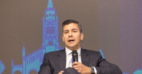 Peña recibe el premio al "líder del año" en medio de alertas internacionales por la ley anti ONG