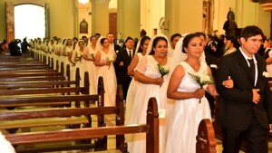 En emotiva ceremonia dieron el sí 76 parejas