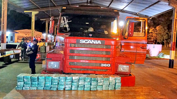 Interceptan camión que transportaba 82 kilos de pasta base de cocaína - La Clave