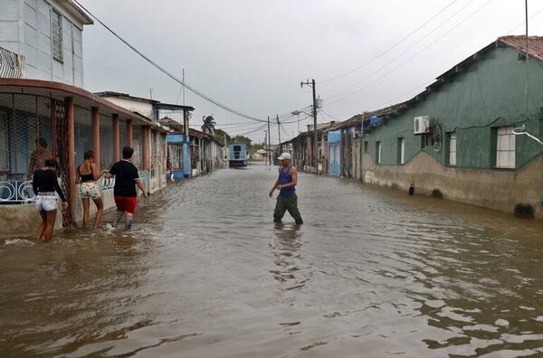 AUDIO: Huracán Milton: Consulado aguarda reportes de paraguayos que no fueron evacuados - La Primera Mañana - ABC Color