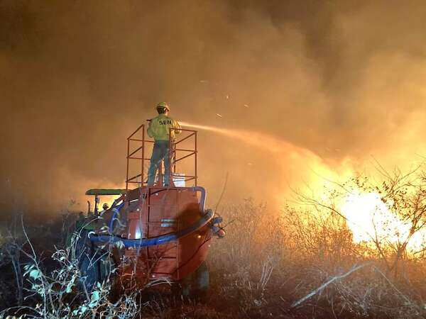 AUDIO: Incendio en Chovoreca: el daño es “terrible” y el perjuicio “enorme”, según ministro de Defensa - La Primera Mañana - ABC Color