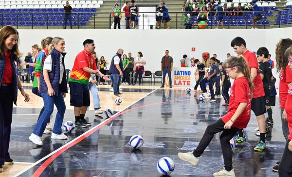 Primera Dama destacó energía y entusiasmo de pequeños atletas de Mi Primera Experiencia Deportiva - .::Agencia IP::.