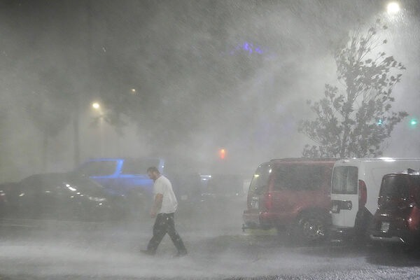 Huracán Milton azota Florida: 2,8 millones de hogares quedaron sin electricidad - Unicanal