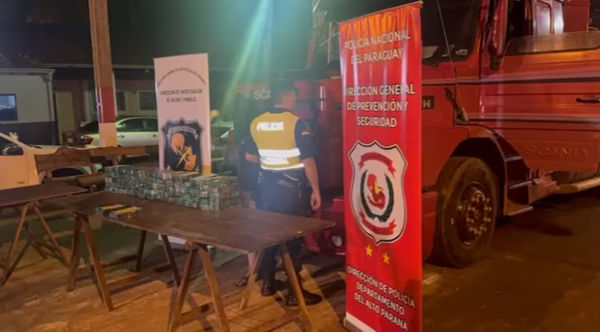 Retienen camión y a chofer con 80 panes de cocaína