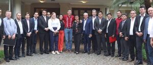 Intendentes de Alto Paraná piden a Santi Peña mejorar las conexiones entre los 22 distritos – Diario TNPRESS