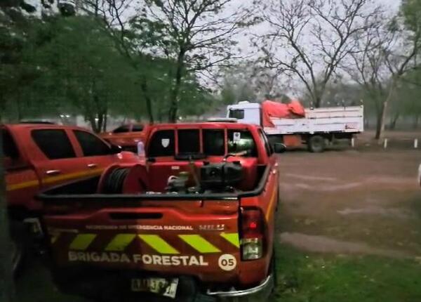 Lluvia mansa aplacó el incendio en la reserva natural del cerro Chevoreca • PARAGUAY TV