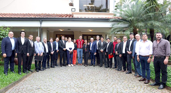 Intendentes y Ejecutivo coordinan plan de inversiones viales para el Alto Paraná - La Clave