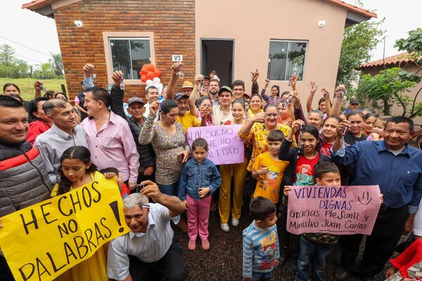 Gobierno entrega 73 viviendas sociales en San Pedro a través del MUVH - El Trueno
