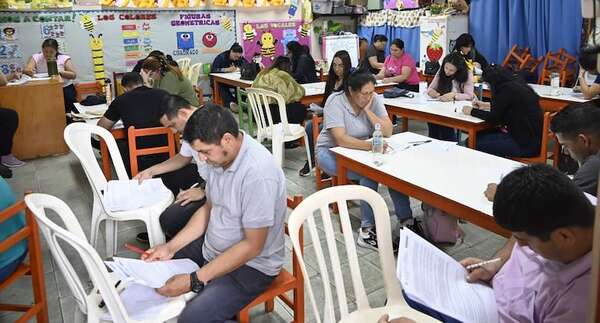Sin pupitres en concurso docente: trabajan para “llegar a un nivel de perfección”, dijo ministro de Educación - Nacionales - ABC Color