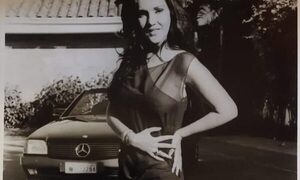 Con esta foto, Zuny recordó sus años dorados con su deportivo similar al de Lady Di