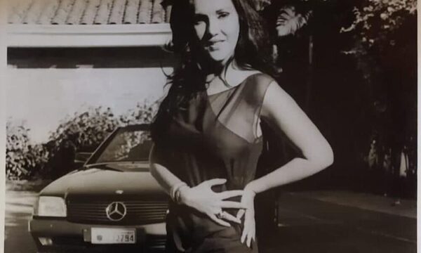 Con esta foto, Zuny recordó sus años dorados con su deportivo similar al de Lady Di