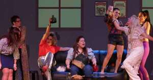 Diario HOY | “Mi grado es un peligro”: Madres y una “profe” desatan risas en el Teatro Latino
