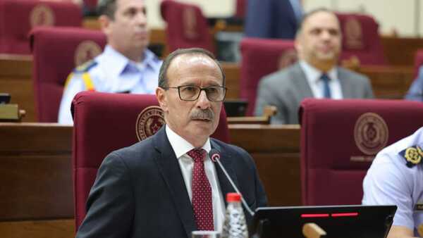 El tráfico de armas se combatirá con "honestidad de funcionarios", señala ministro de Defensa