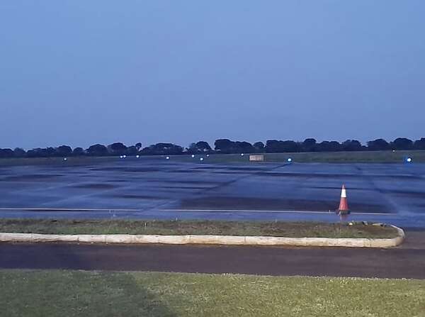 ¡Se hizo la luz!: reparan iluminación de pista del aeropuerto de Encarnación - Nacionales - ABC Color