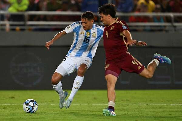 Venezuela y Argentina igualan en un campo difícil - Fútbol - ABC Color