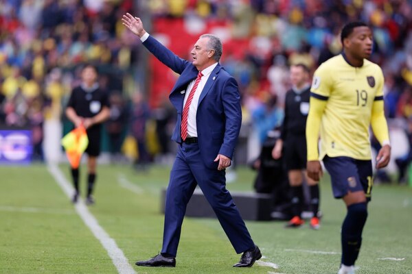 Versus / Alfaro explica su propuesta en la altura: “El orden era clave”