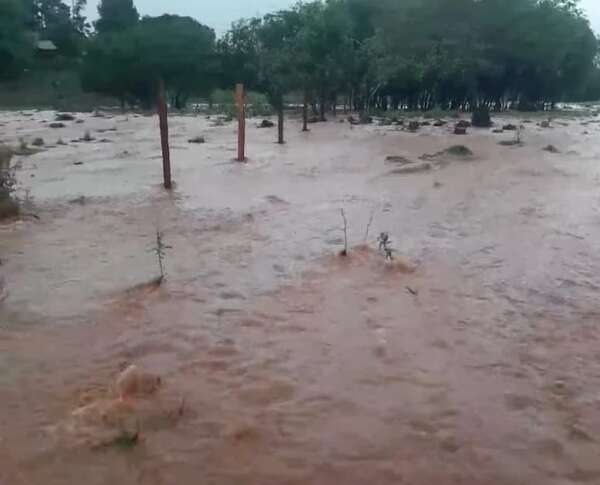 Intensas lluvias y desbordes de arroyos en el noreste de Itapúa - Clima - ABC Color