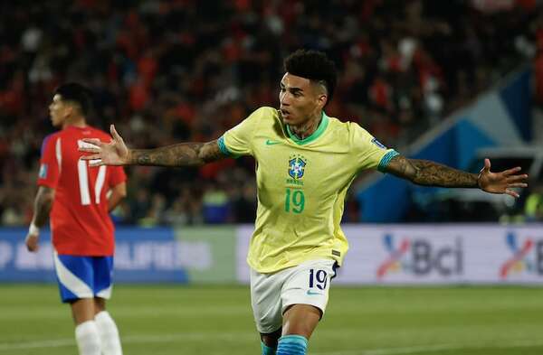 Brasil vuelve al triunfo remontando en Santiago - Fútbol - ABC Color