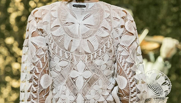 Teje su inserción en la alta moda: el ñandutí gana espacio y alcanza nivel europeo
